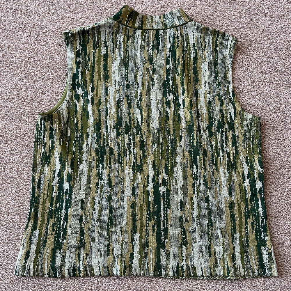 Gorgeous green and gold mock neck shell.St John, size M like new